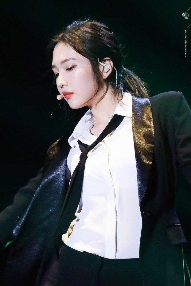Idol nữ Kpop mặc vest Irene như soái tỷ Suzy bị dìm dáng