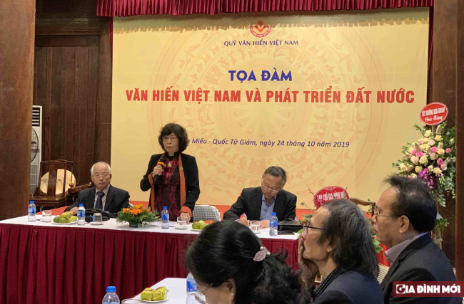   GS.TS Lê Thị Quý phát biểu khai mạc tọa đàm, giới thiệu những hoạt động của Quỹ Văn hiến Việt Nam  