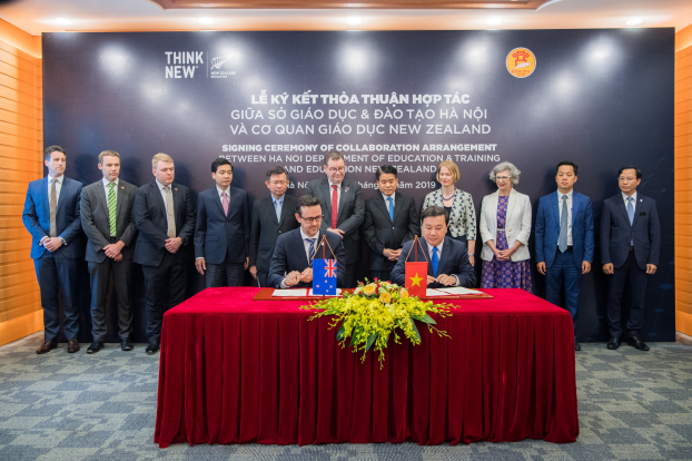  Lễ ký kết Thỏa thuận Hợp tác giữa ENZ và Sở GD&ĐT Hà Nội.  