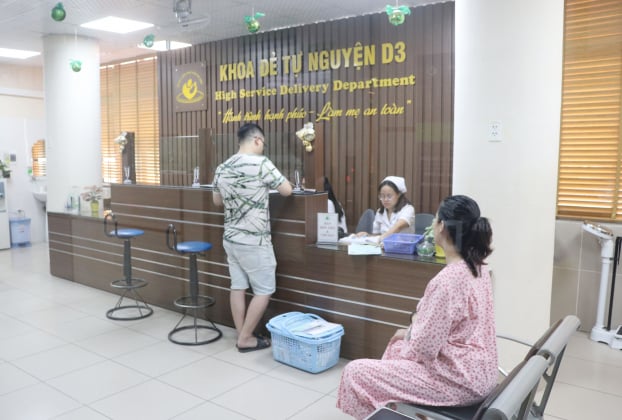   Bệnh viện Phụ sản Hà Nội có 2 khu sinh gồm sinh có BHYT và sinh dịch vụ.  