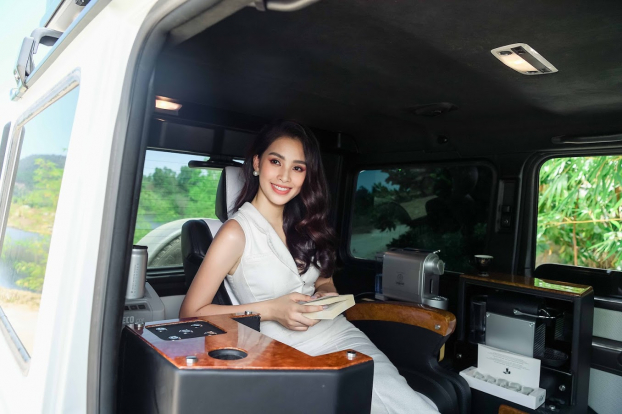 Hoa hậu Tiểu Vy khoe vẻ đẹp tuổi 19 ở 'Dubai Việt Nam' 4
