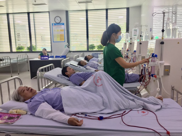   Bệnh nhân chạy thận tại Bệnh viện ĐK Nông Nghiệp bằng hệ thống máy thận - nước RO - dịch lọc trung tâm trong lọc máu  