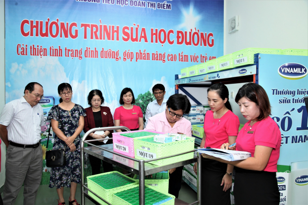 Từ 01/11/2019, hơn 300.000 trẻ em TP. Hồ Chí Minh bắt đầu uống sữa học đường 3