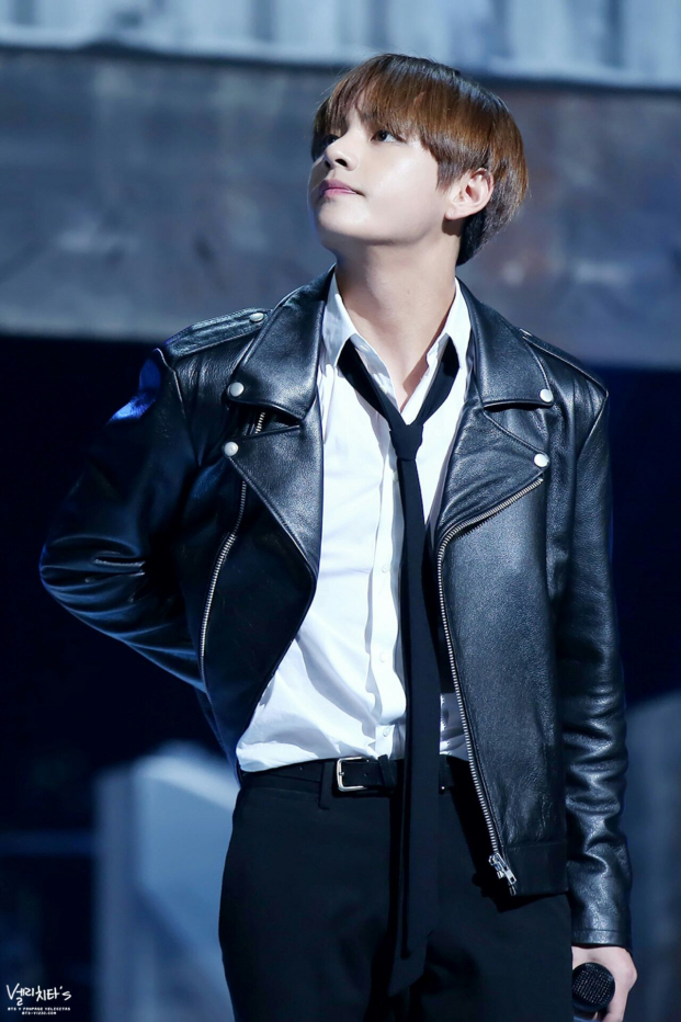 10 idol Kpop diện biker jacket đẹp nhất: V (BTS) như tiên tử, Suzy lép vế trước đàn em 8