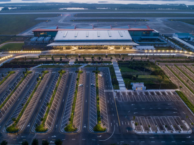   Cảng hàng không quốc tế Vân Đồn nhìn từ trên cao.  