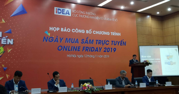   Đang diễn ra cuộc họp báo công bố chương trình Ngày mua sắm trực tuyến Online Friday 2019.  