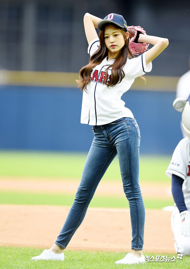 6 idol nữ diện quần jeans đẹp nhất Kpop: Jisoo, Naeun đúng là huyền thoại 3