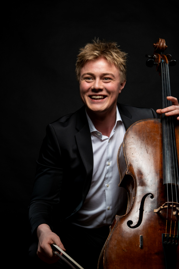   Nghệ sĩ cello trẻ Jonathan Swensen  