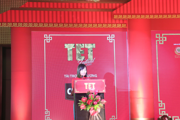   Bà Đinh Hồng Vân - Đại diện nhãn hàng CHIN-SU phát biểu tại sự kiện ra mắt Lễ hội Tết Việt  