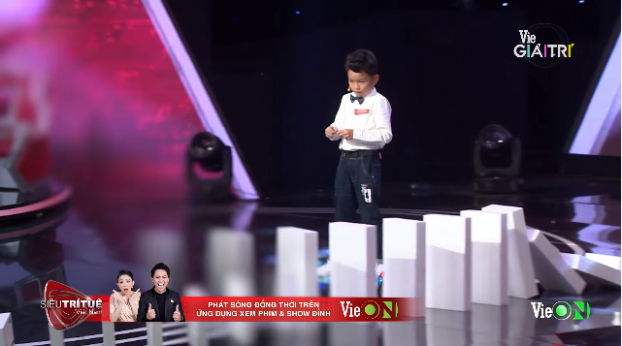   Minh Hiếu - 9 tuổi giải toán cùng domino khiến Trấn Thành - Tóc Tiên mê mẩn  