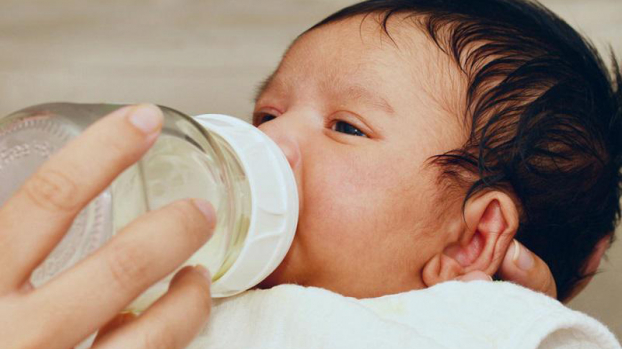   Tại sao không cần cho trẻ sơ sinh uống nước khi dưới 6 tháng tuổi?  