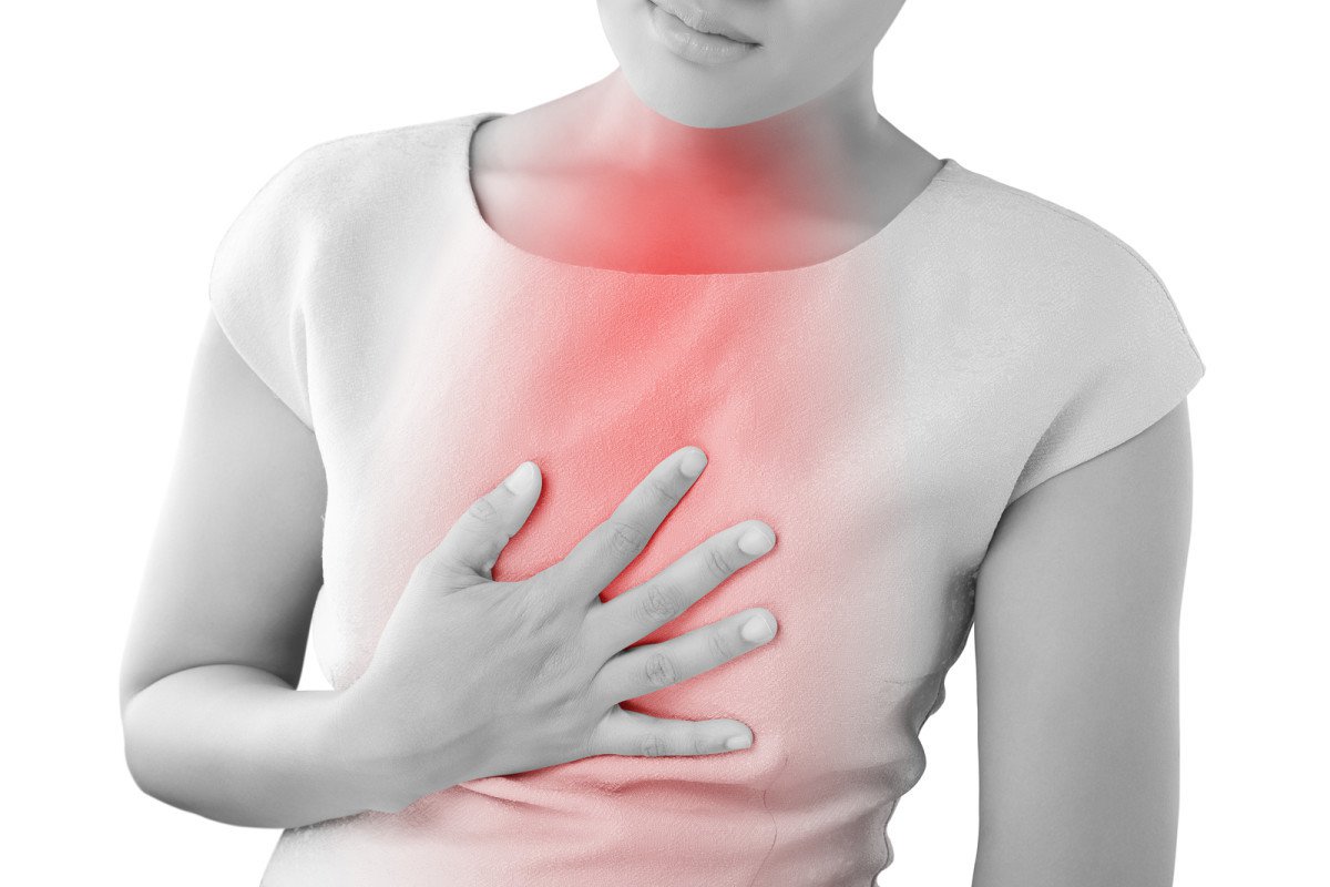   Nếu cảm thấy đau ngực thường xuyên, bạn nên đi khám càng sớm càng tốt  
