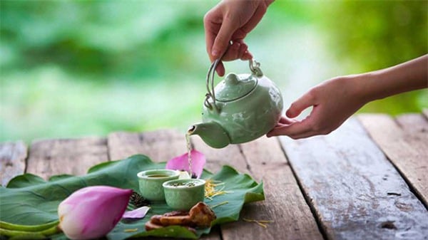   Những công dụng bất ngờ của trà sen với sức khỏe  