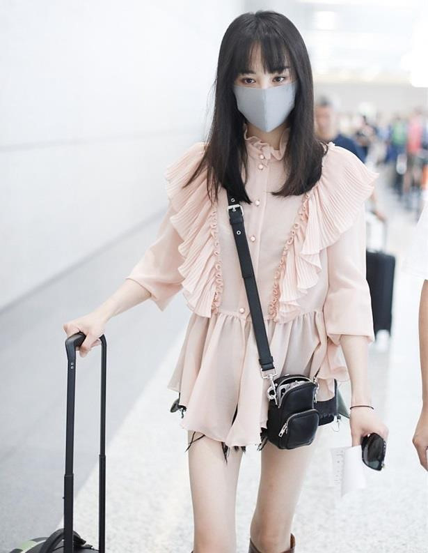 Dương Tử, Trịnh Sảng bị dìm hàng vì thời trang thảm họa ở sân bay 12
