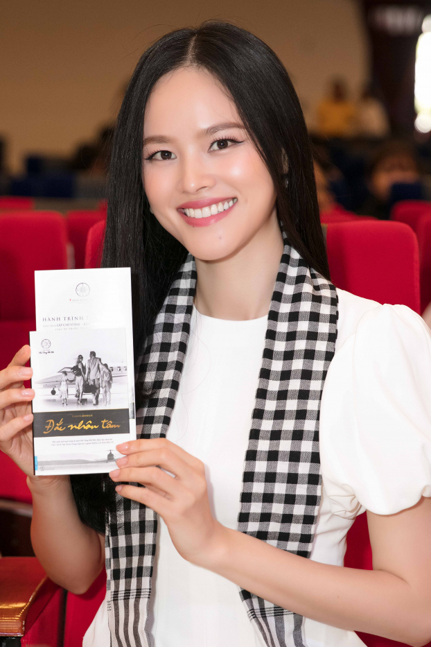 Hoa hậu đẹp nhất Châu Á Hương Giang đọ sắc người mẫu quốc tế Tuyết Lan 1