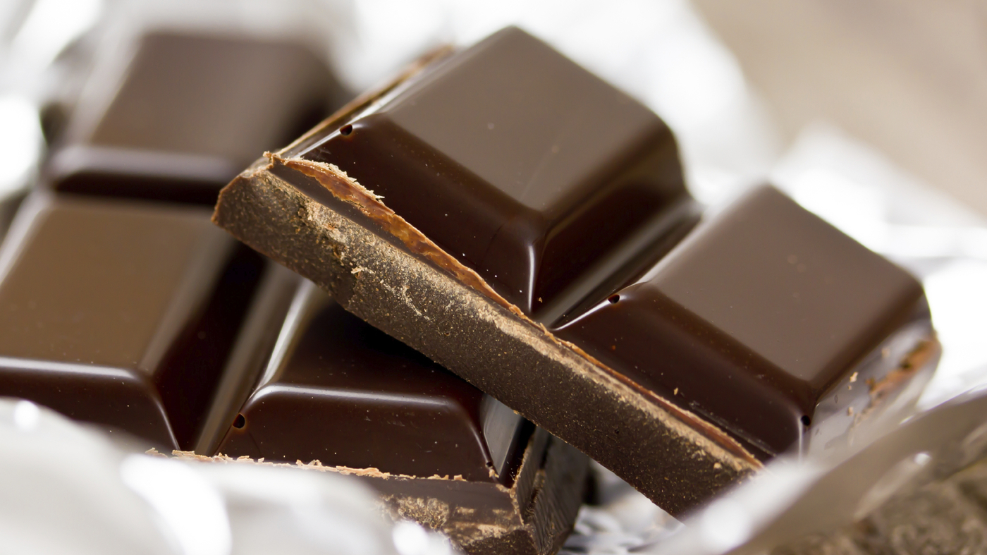   Bạn sẽ dễ bị đau đầu nếu ăn quá nhiều sô cô la  