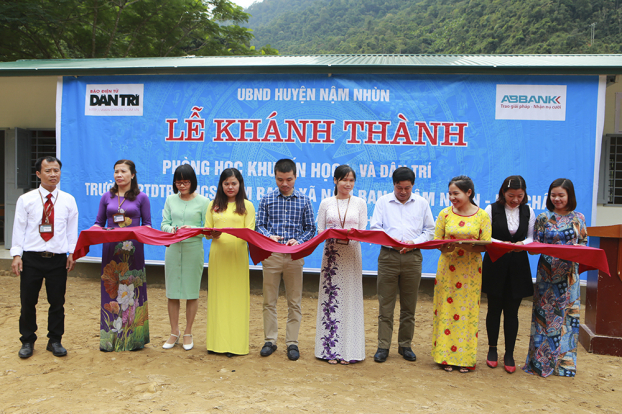 ABBANK trao tặng 4 phòng học cho học sinh bán trú tỉnh Lai Châu 0