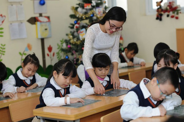   Theo Chỉ thị 5105 của Bộ GD&ĐT, giáo viên tiểu học ở những trường học 2 buổi/ngày không được giao bài tập về nhà cho học sinh.  