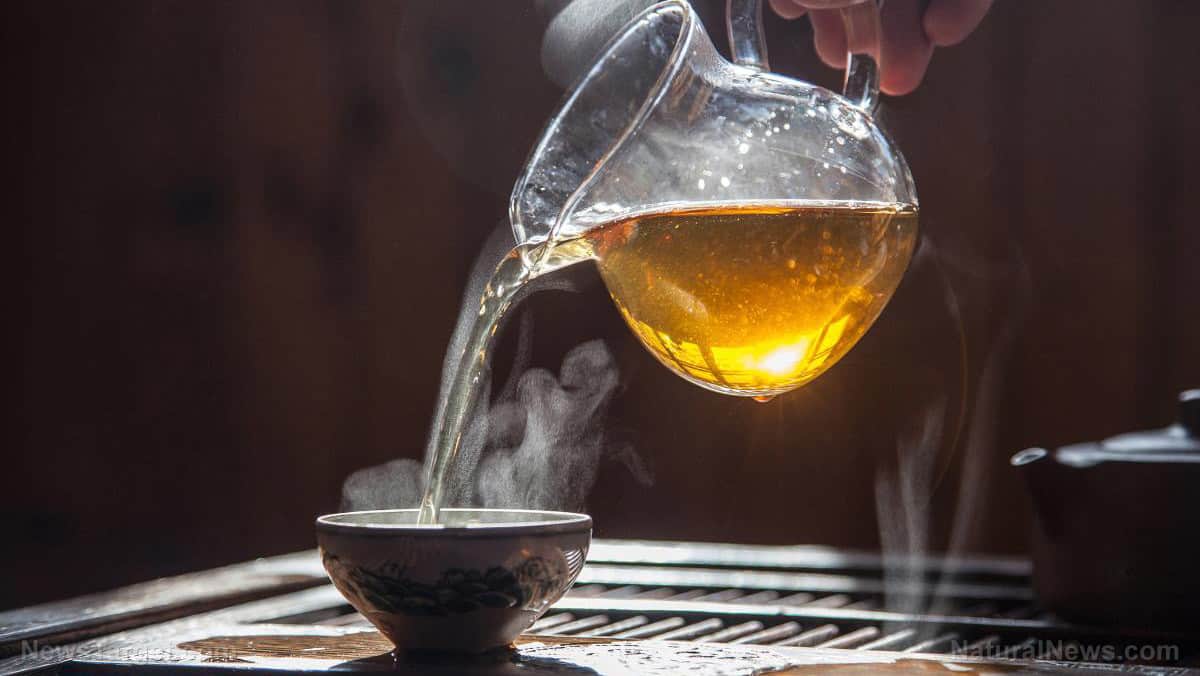 Uống trà nóng hoặc ăn đồ ăn quá nóng có hại cho dạ dày