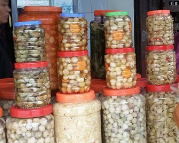   Đựng dưa, cà muối trong các lọ nhựa, độc hại vô cùng  