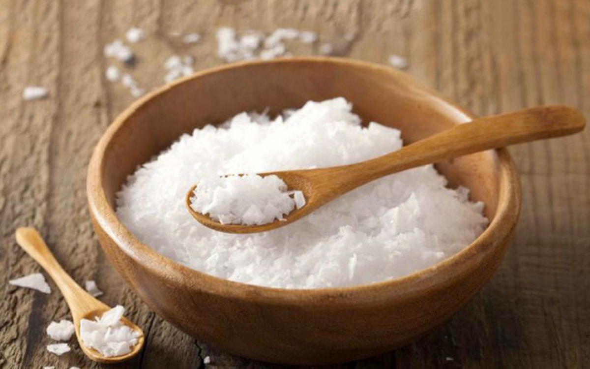   Hạn chế ăn muối để ổn định huyết áp, bảo vệ tim mạch  