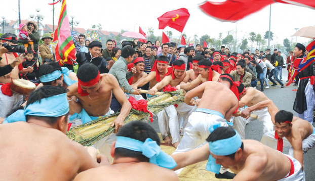  Trình diễn Nghi lễ kéo co làng Hữu Chấp (Hòa Long, thành phố Bắc Ninh) tại Festival Về miền Quan họ-2019.  