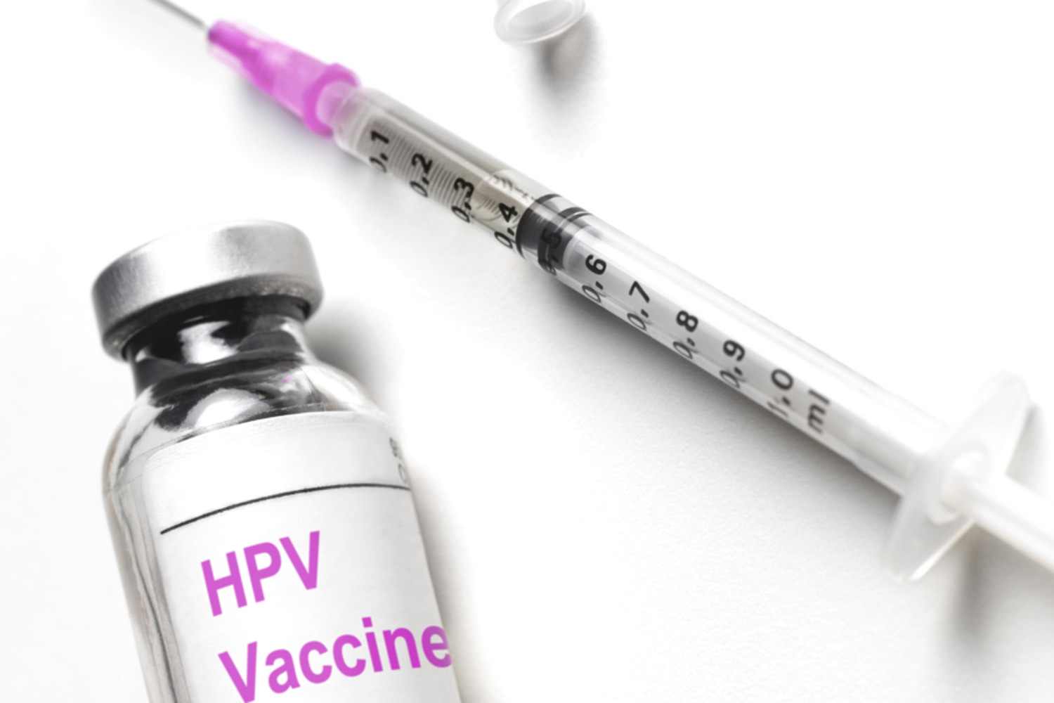   Các bé gái nên được tiêm phòng vắc xin HPV phòng ngừa ung thư cổ tử cung  