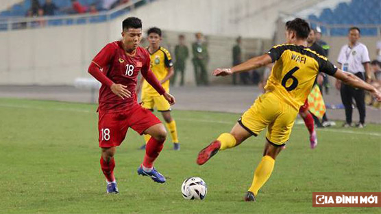   Đức Chinh lập cú đúp ghi bàn liên tục: U22 Việt Nam tạm dẫn 2 - 0 trước U22 Brunei  