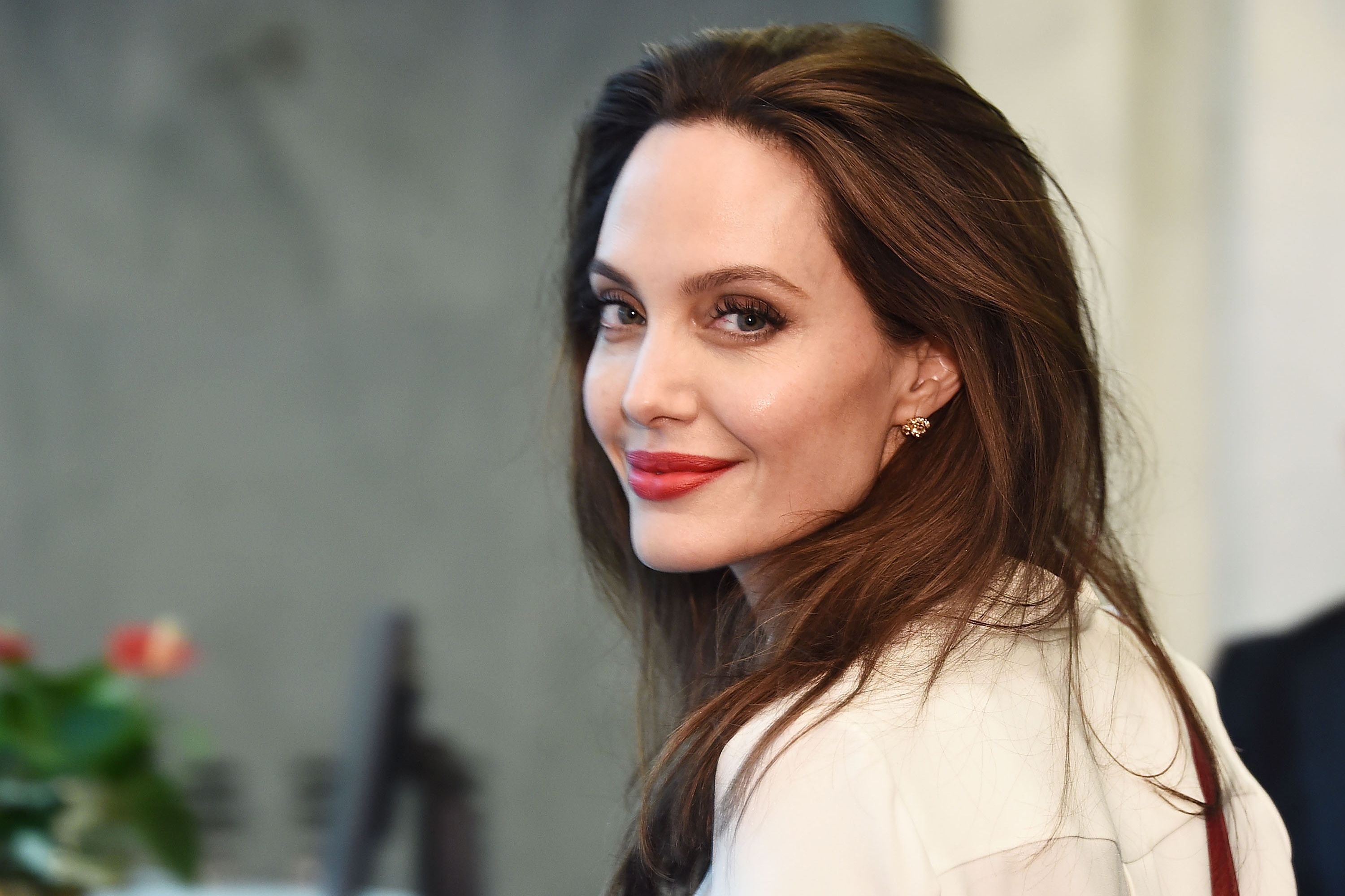   Angelina Jolie đã đưa ra quyết định loại bỏ gen BRCA gây nguy cơ ung thư vú và buồng trứng  