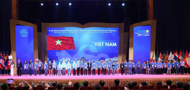   Đoàn Việt Nam tham gia bảng A kỳ thi.  