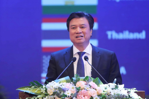   Thứ trưởng Bộ GD&ĐT Nguyễn Hữu Độ phát biểu khai mạc.  