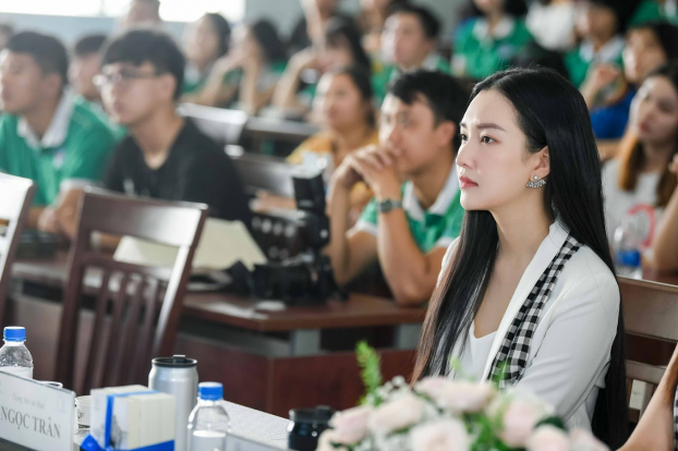 Hoa hậu Tiểu Vy, 'Nàng thơ xứ Huế' xinh đẹp bất phân thắng bại 2