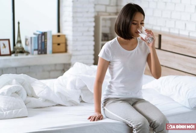 Điều gì xảy ra nếu bạn uống nước khi bụng đói trong 1 tháng