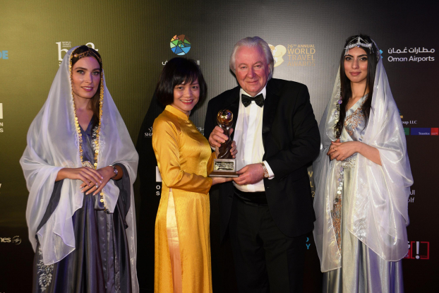   Đại diện Lãnh đạo Sun Group nhận giải thưởng Sân bay mới hàng đầu thế giới  