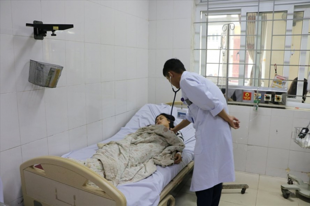   Bệnh viện đa khoa Hà Tĩnh đang điều trị cho sản phụ Dung bị ngạt khí.  