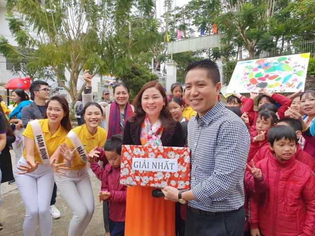 'Giám đốc tặng xe hơi cho nhân viên' đi từ thiện cùng Miss Universe Vietnam 2019 1