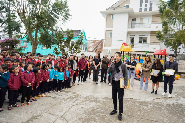 'Giám đốc tặng xe hơi cho nhân viên' đi từ thiện cùng Miss Universe Vietnam 2019 2