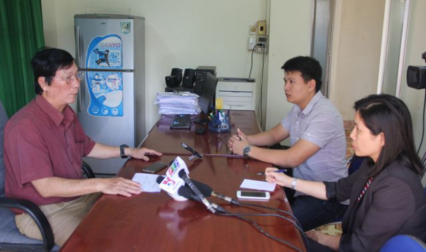   Phó GĐ Biện Ngọc Tân thông tin với báo chí về sự việc.  