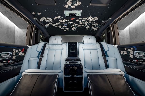 The Rose Phantom: Chiếc Rolls-Royce với triệu mũi thêu hoa đầy mê hoặc 0