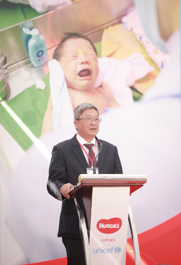   Thứ Trưởng Bộ Y Tế Việt Nam Nguyễn Trường Sơn phát biểu tại buổi lễ công bố tài trợ 1 triệu USD hỗ trợ trẻ sơ sinh vùng núi  