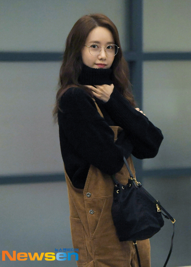 Yoona (SNSD) đẹp như nữ thần tại sân bay, lập tức lọt top tìm kiếm chỉ vì 1 khoảnh khắc 7