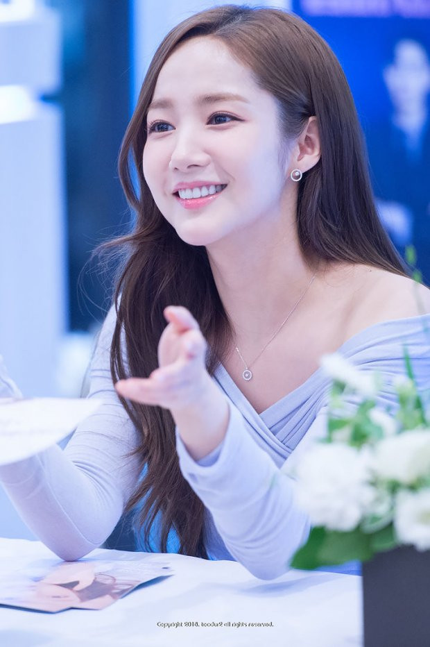 Park Min Young chia sẻ các bước trang điểm nhẹ nhàng, để da trắng đẹp tự nhiên 2