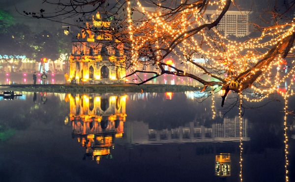   Hồ Gươm là một địa điểm vô cùng lý tưởng để đi chơi Giáng sinh tại Hà Nội  