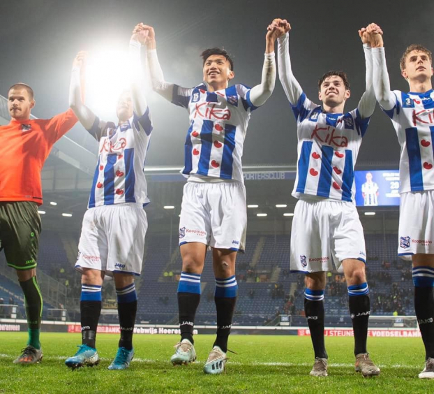   Văn Hậu có thể hình không thua kém gì các đồng đội tại SC Heerenveen  