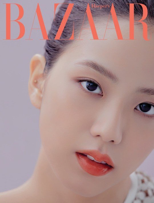 Jisoo (BLACKPINK) tỏa khí chất nữ thần trên tạp chí Harper's Bazaar 2