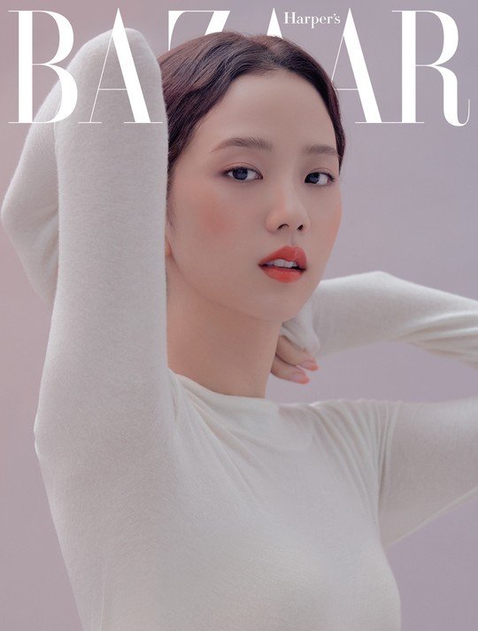 Jisoo (BLACKPINK) tỏa khí chất nữ thần trên tạp chí Harper's Bazaar 4