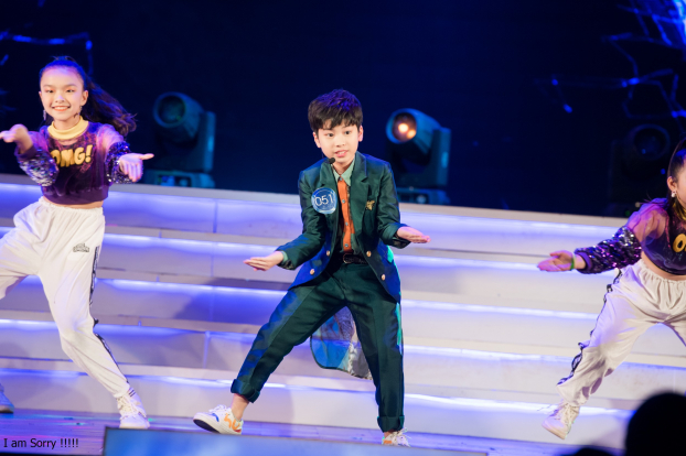   Thí sinh nhí Nguyễn Hoàng Chí Bách (10 tuổi) gây sốt với màn trình diễn ca khúc IDOL (BTS)  