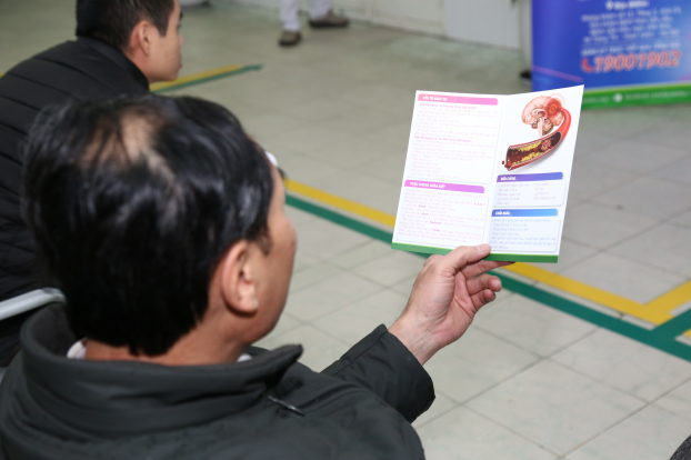   Nhiều người dân tới thăm khám, tư vấn bệnh lý tai biến mạch máu não tại BV Việt Đức.  