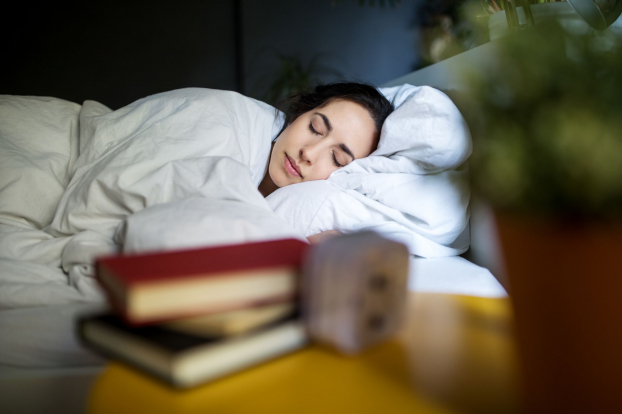 Ngủ nhiều tốt cho sức khỏe, nhưng ngủ quá nhiều thì nguy cơ đột quỵ sẽ theo bạn 1