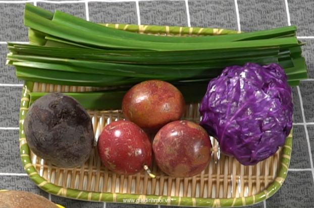  Nguyên liệu tạo màu tự nhiên cho mứt dừa: Lá dứa, củ dền, chanh leo, bắp cải tím 